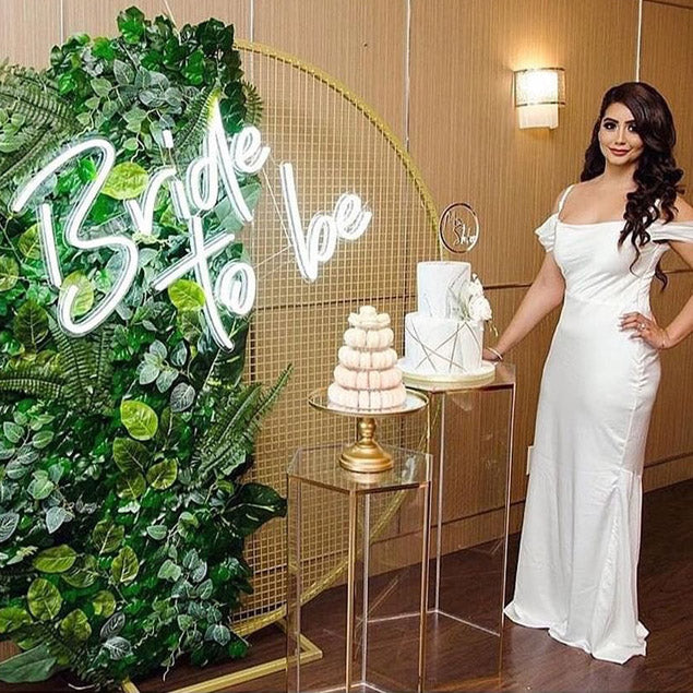Bright LED neon "Bride to be" light shown with the beautiful bride - photo from CustomNeon.com