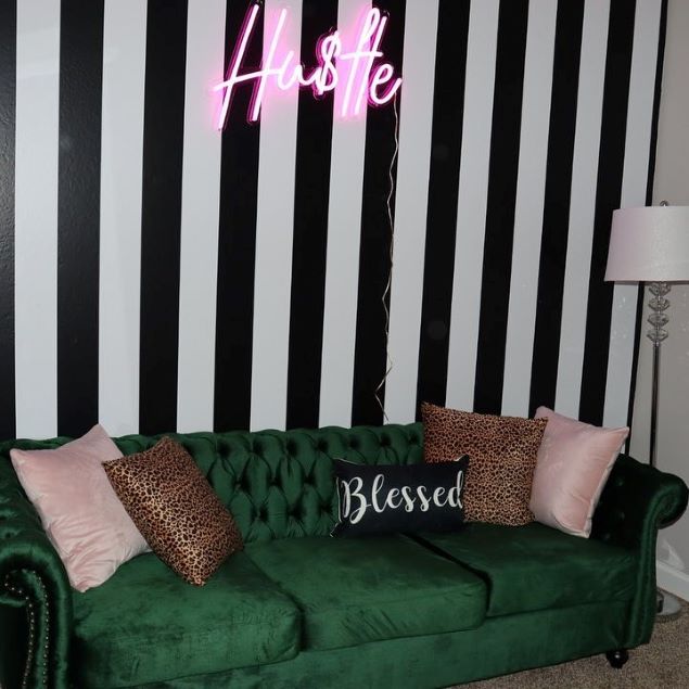 Hu$tle pink LED flex sign @getnailed32 - from Custom Neon